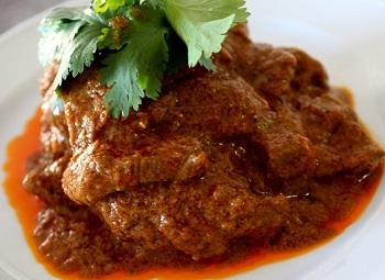 rendang-dan-telor-balado-diserbu-di-vancouver | Berita Positive 