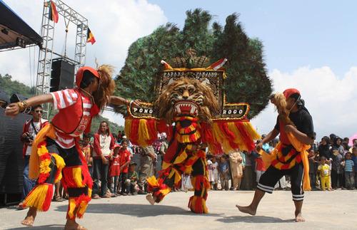 reog-ponorogo-membuat-takjub-orang-jepang | Berita Positive 