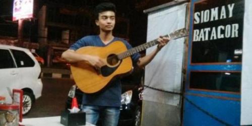 cerita-pengamen-depok-yang-lulus-masuk-universitas-indonesia | Berita Positive 