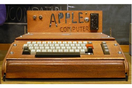 wanita-california-buang-apple-1-seharga-rp26-miliar | Berita Positive 
