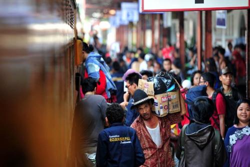 -kai-perkirakan-puncak-arus-mudikbalik-27-desember-1-dan-3-januari | Berita Positive