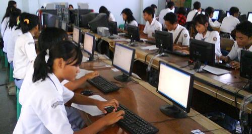 guru-pencetak-nilai-siswa-tertinggi-dapat-umrah | Berita Positive 